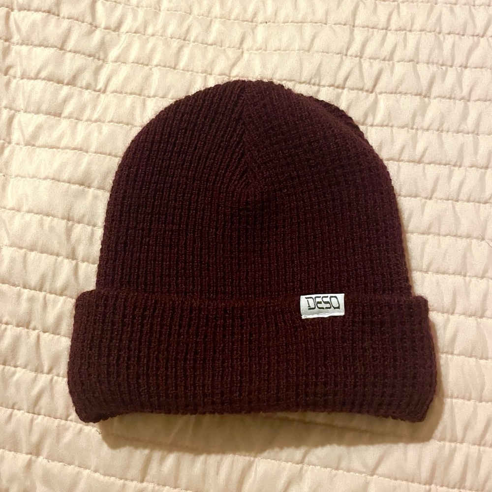 Deso Maroon Knitted Beanie